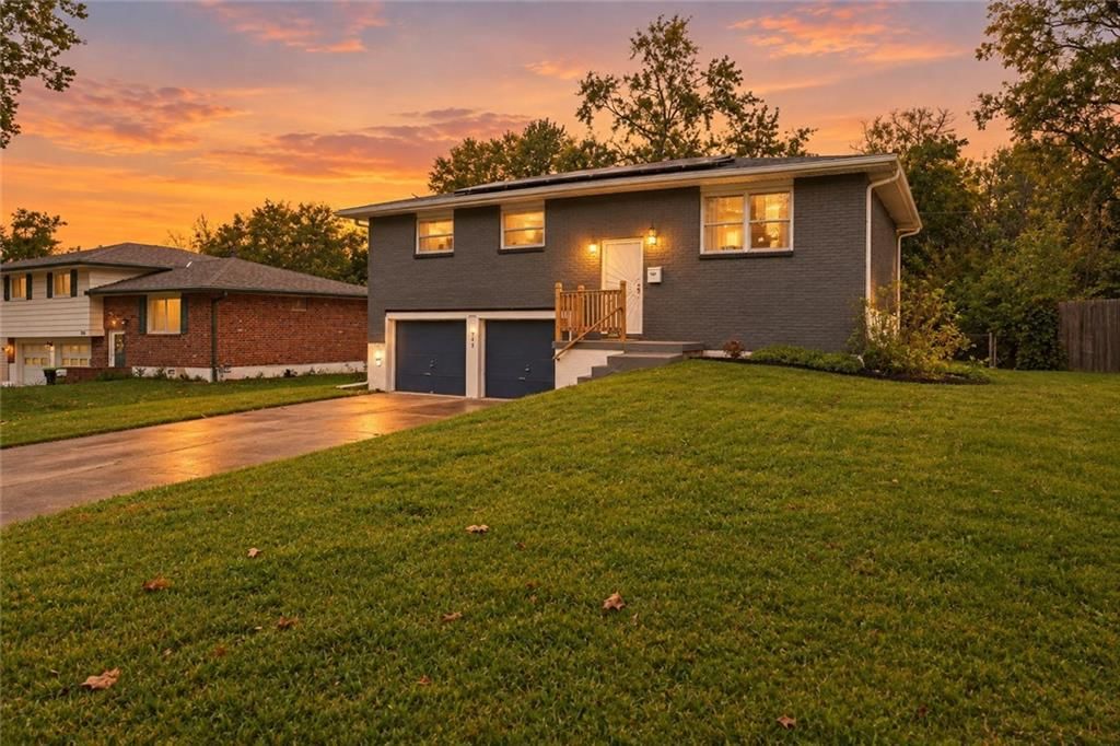912 Colbern Drive, Belton, MO: listing photo 2