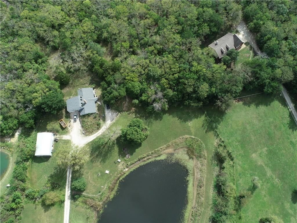 Photo 4 of 14 - 24625 Old Kc Road, Paola, KS 66071
