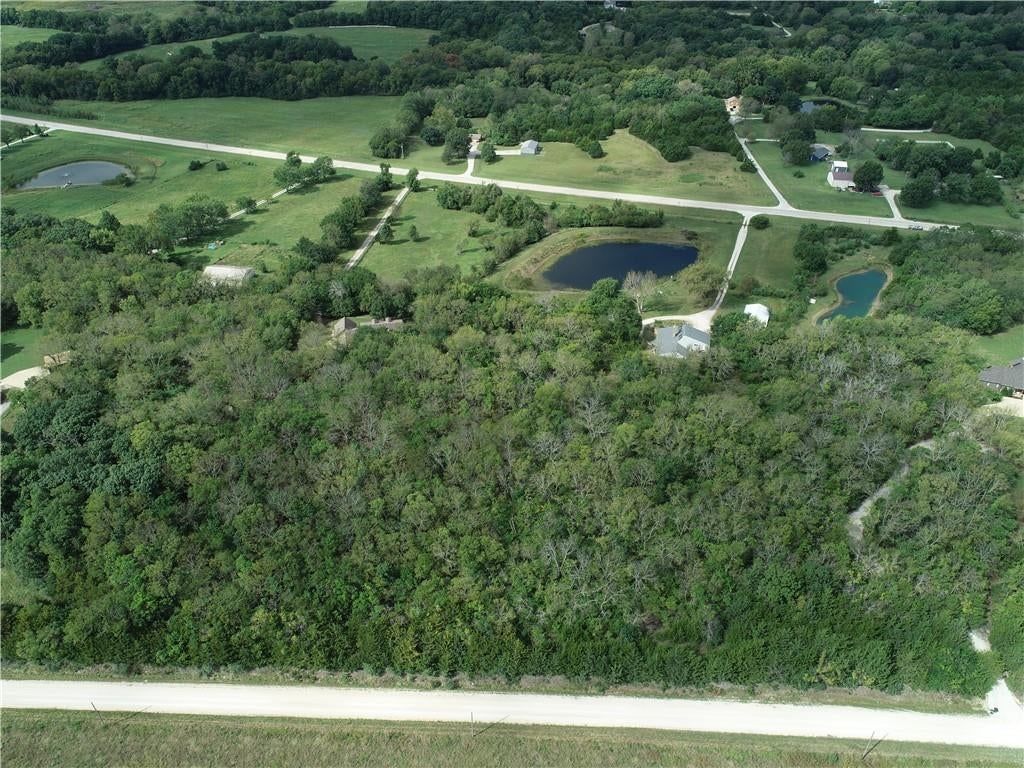 Photo 6 of 14 - 24625 Old Kc Road, Paola, KS 66071