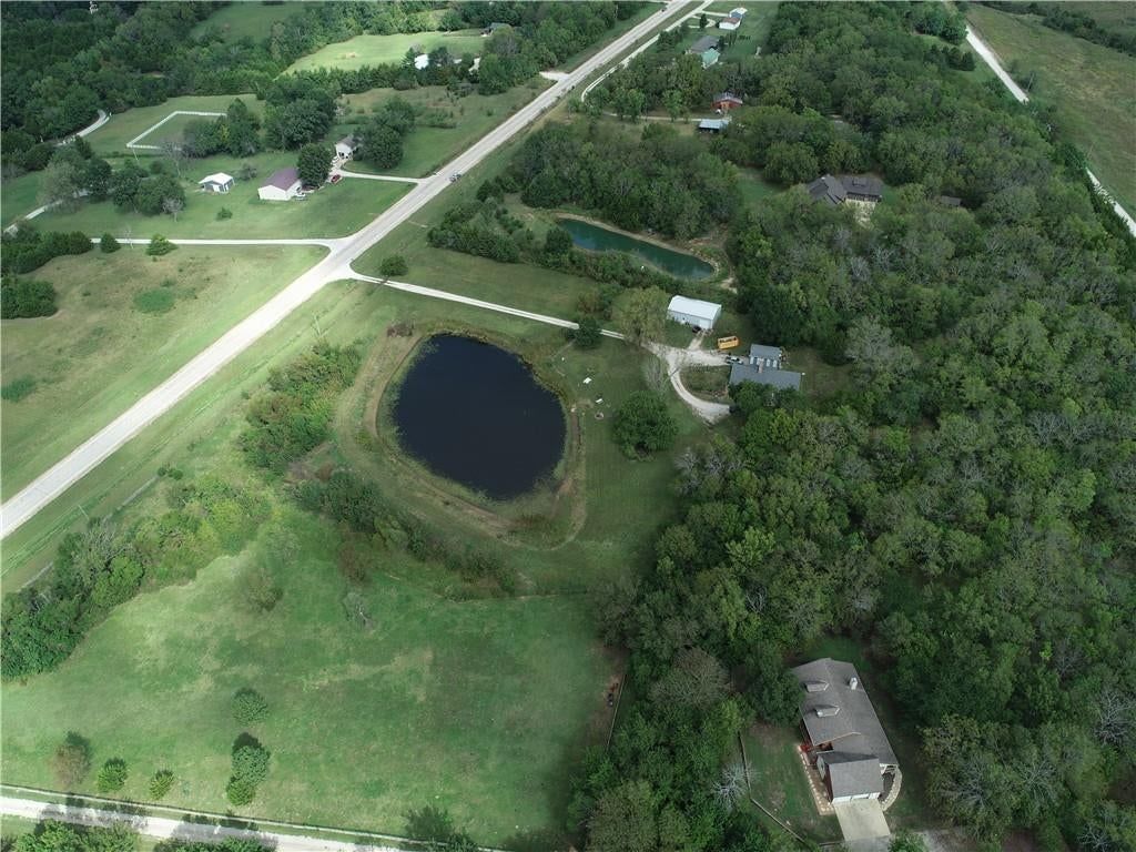 Photo 8 of 14 - 24625 Old Kc Road, Paola, KS 66071