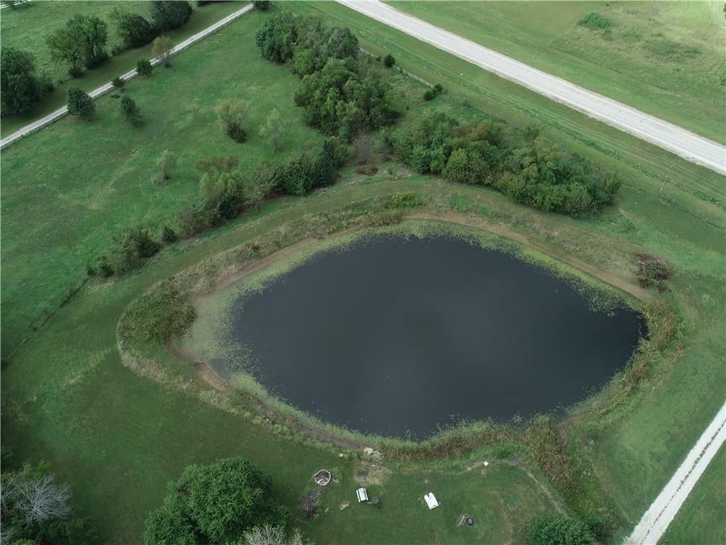 Photo 10 of 14 - 24625 Old Kc Road, Paola, KS 66071