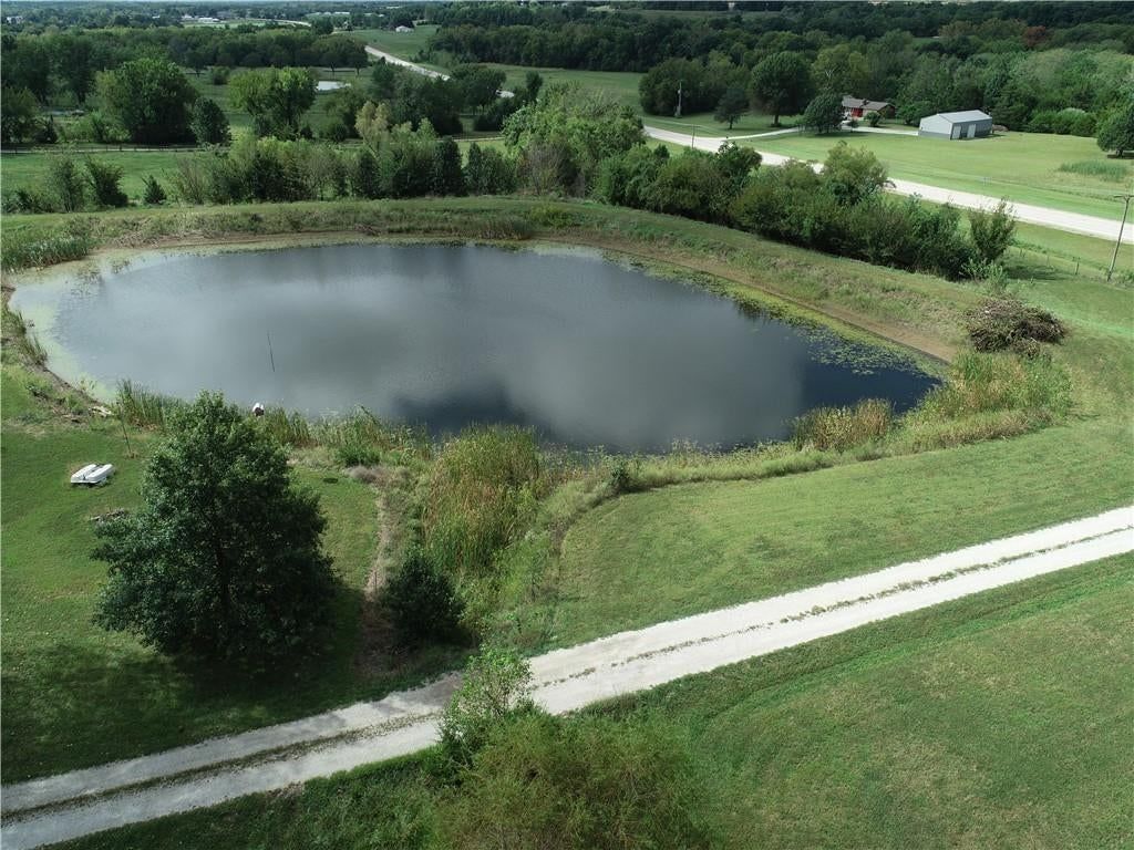 Photo 12 of 14 - 24625 Old Kc Road, Paola, KS 66071