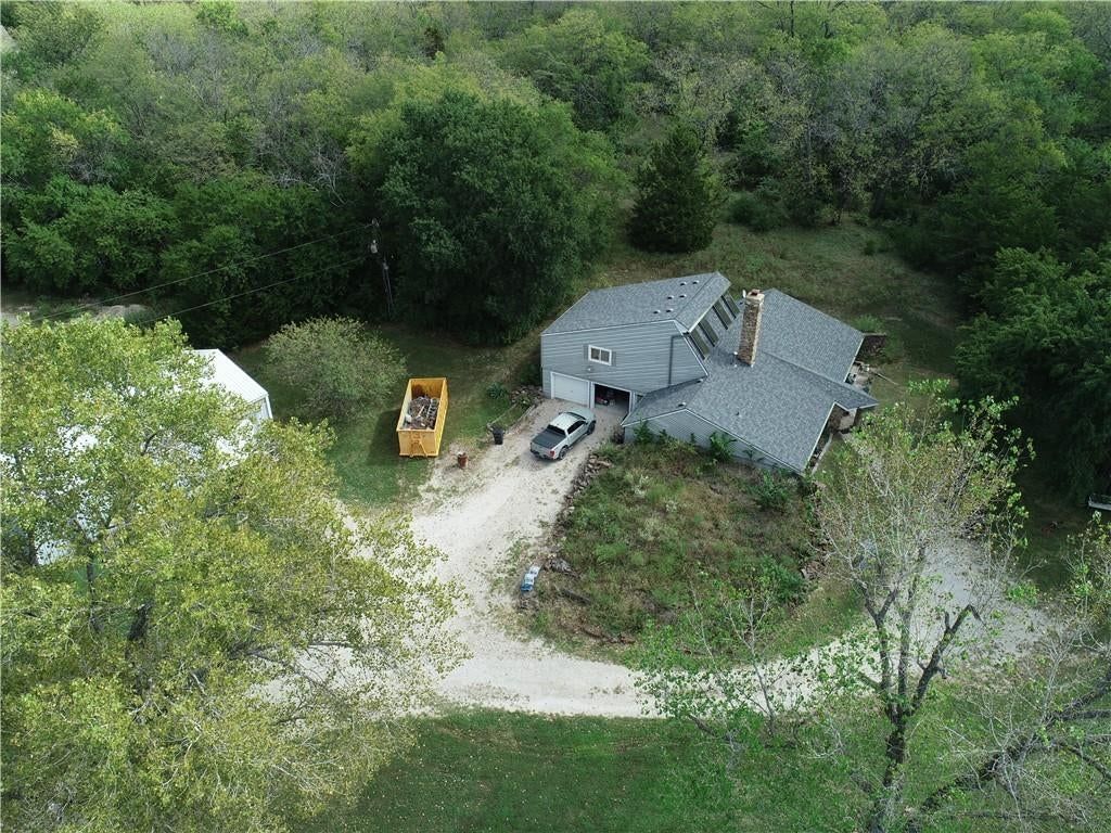 Photo 13 of 14 - 24625 Old Kc Road, Paola, KS 66071