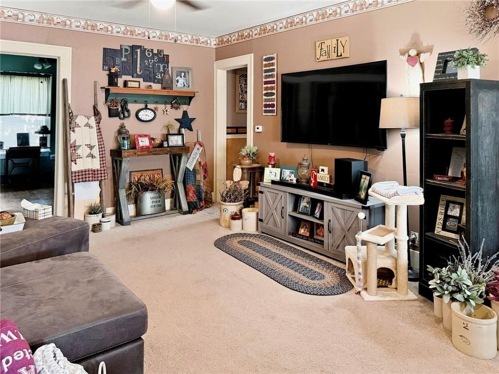 915 Woodward Street — photo 16