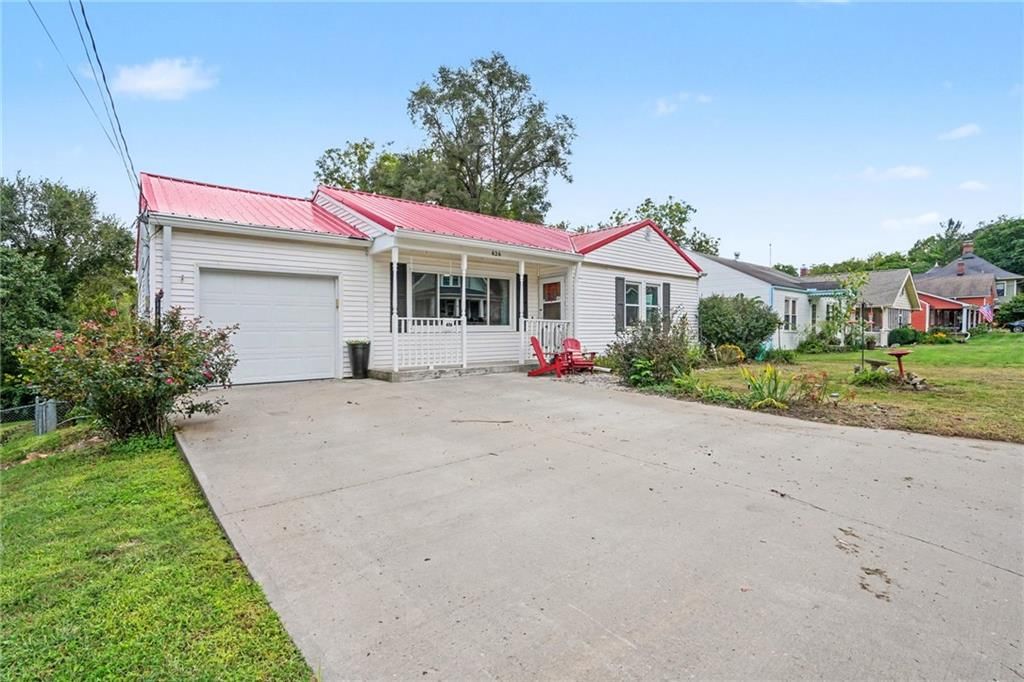 626 Summer Street, Weston, MO
