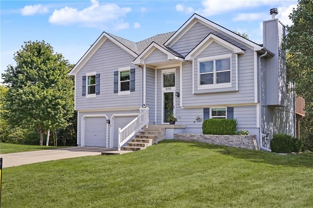 8765 Thompson Drive, De Soto, KS: listing photo 3