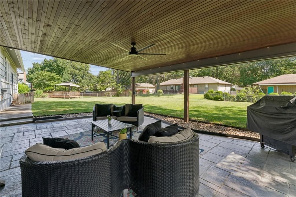 11153 Wornall Road — photo 45