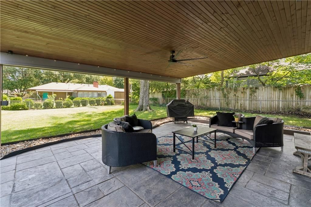 11153 Wornall Road — photo 46