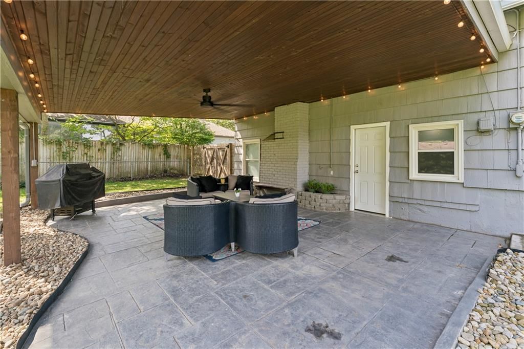 11153 Wornall Road — photo 47