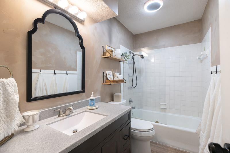 Photo 11 of 22 - 1505 NW 63 Terrace, Kansas City, MO 64118