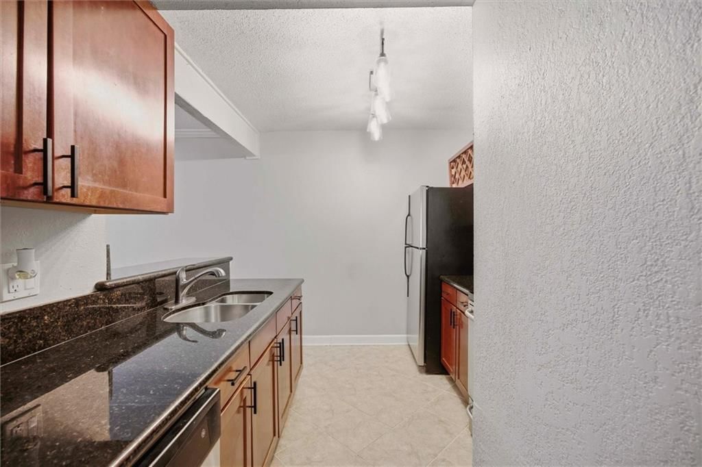 4727 Jarboe Street — photo 8