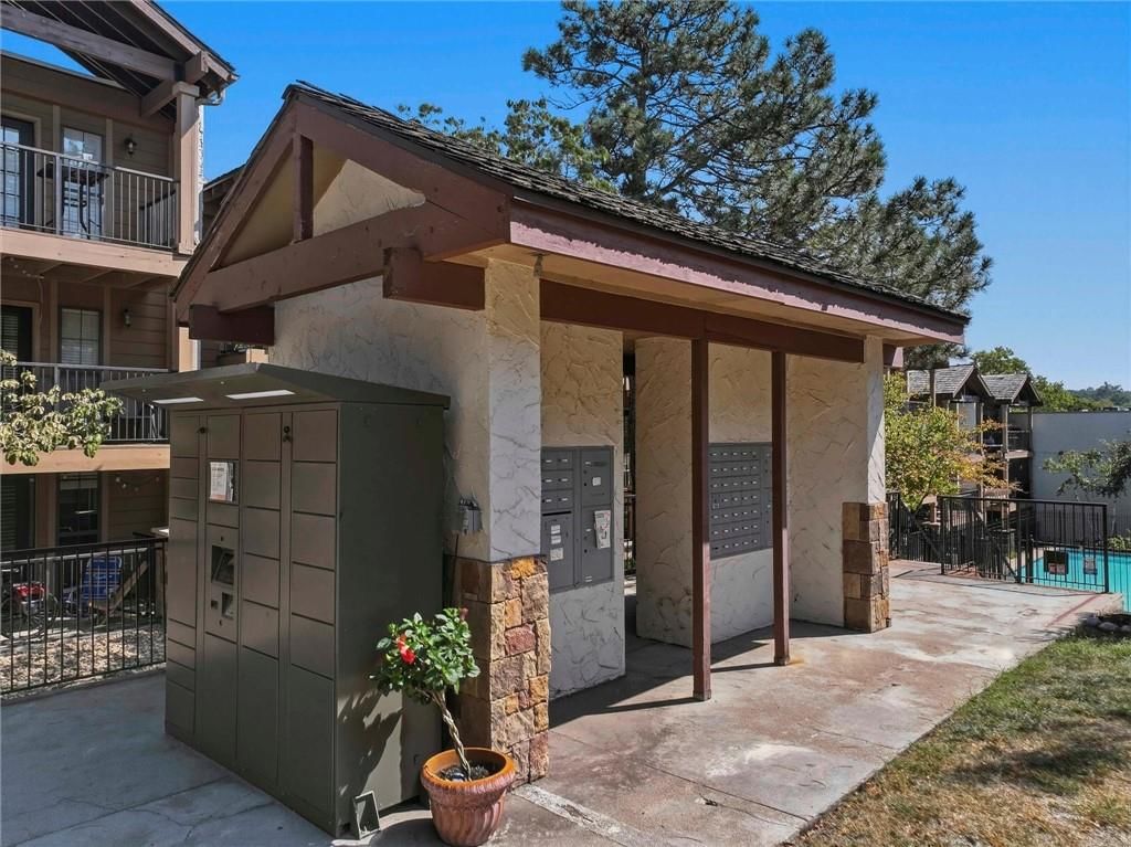 4727 Jarboe Street — photo 25