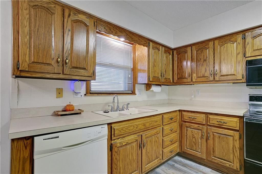 Photo 7 of 29 - 8214 E 189th Terrace, Belton, MO 64012