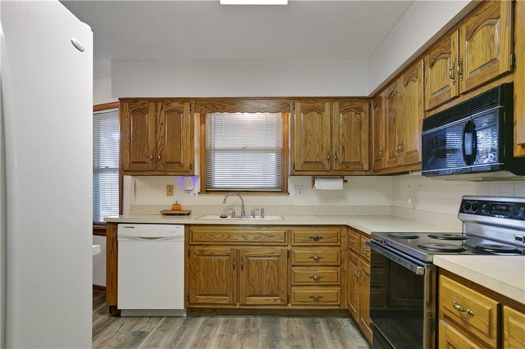Photo 8 of 29 - 8214 E 189th Terrace, Belton, MO 64012