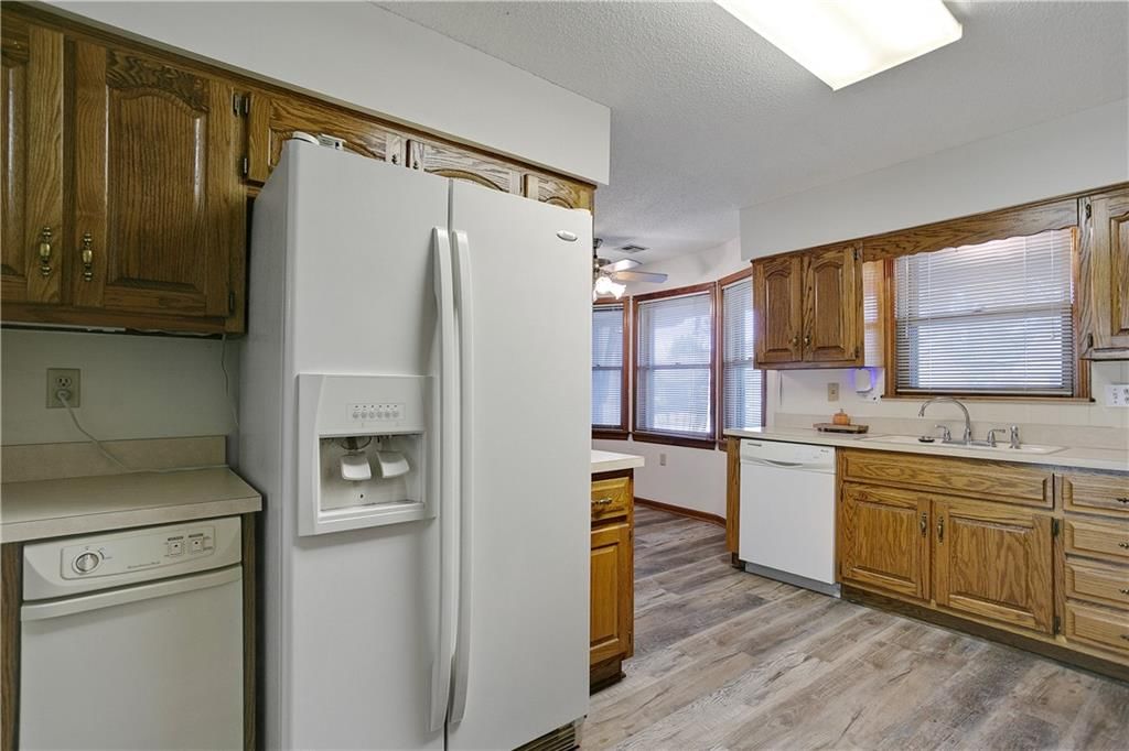 Photo 9 of 29 - 8214 E 189th Terrace, Belton, MO 64012