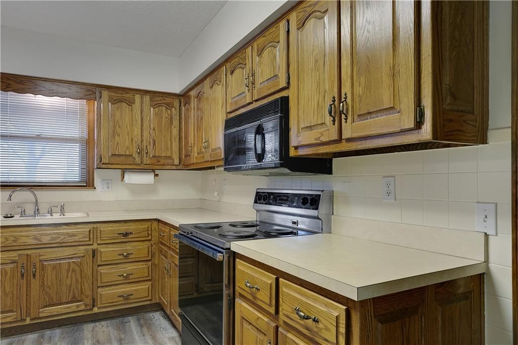 Photo 11 of 29 - 8214 E 189th Terrace, Belton, MO 64012
