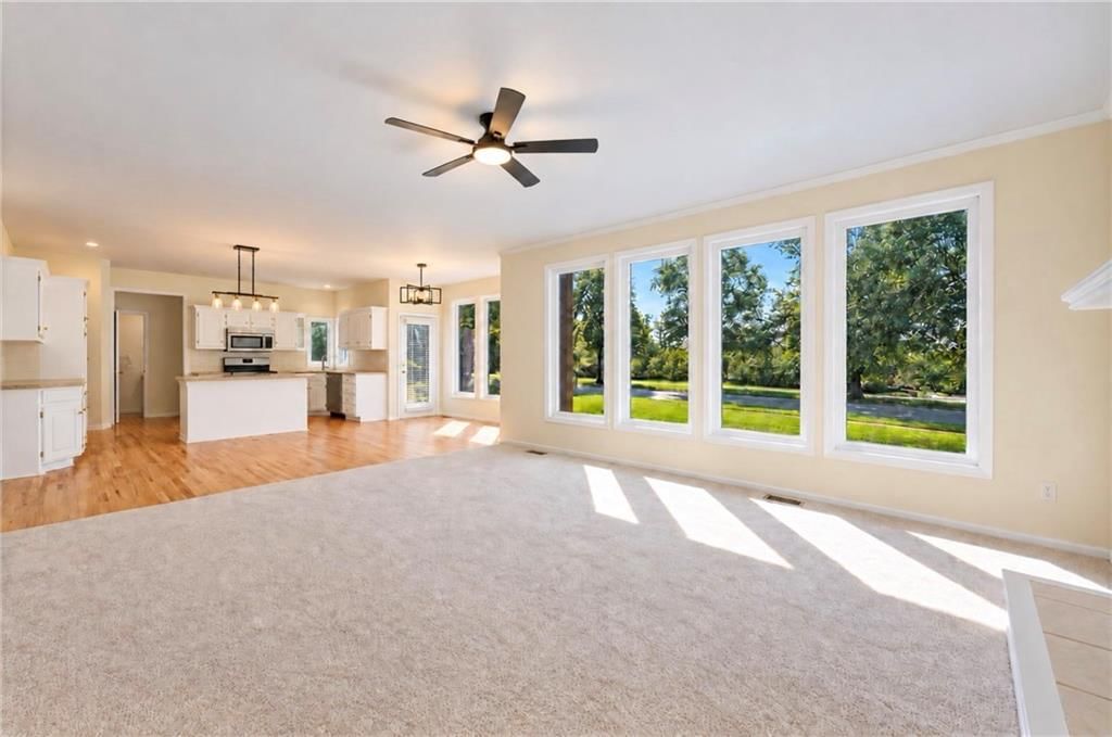 13721 Manor Road, Leawood, KS: listing photo 2