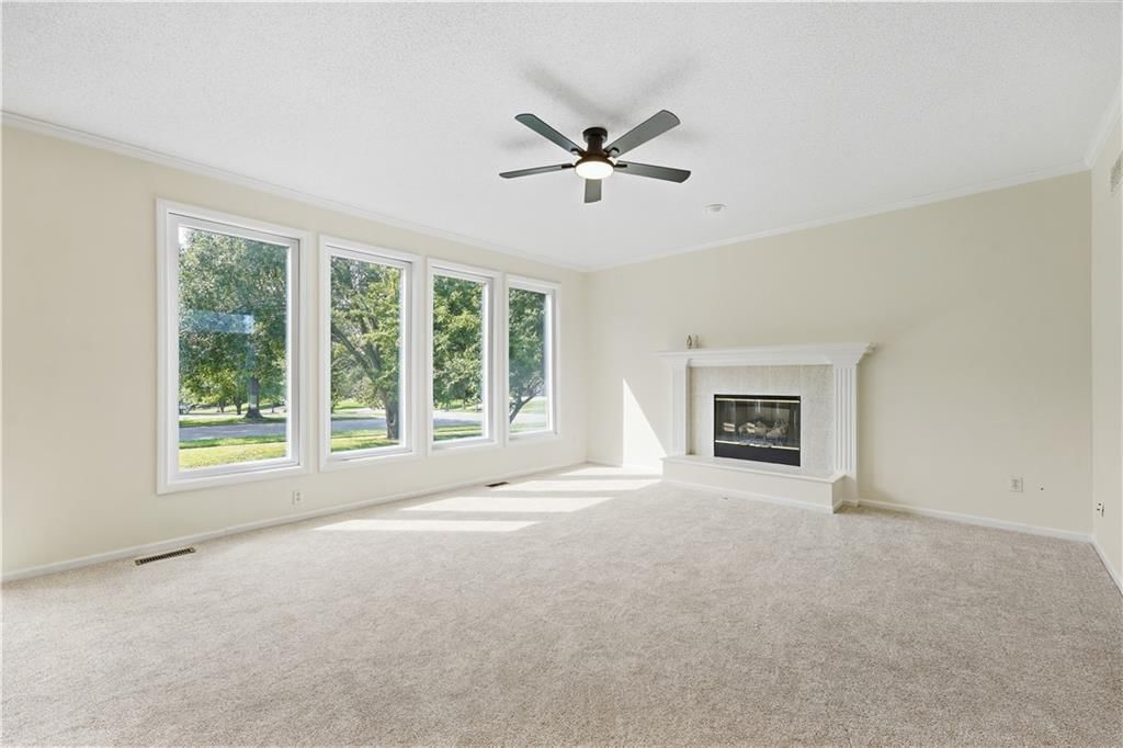 13721 Manor Road, Leawood, KS: listing photo 3