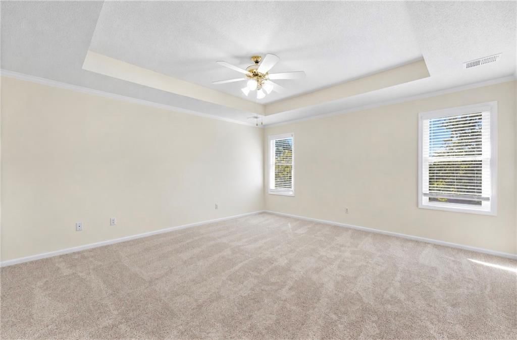 Photo 15 of 40 - 13721 Manor Road, Leawood, KS 66224