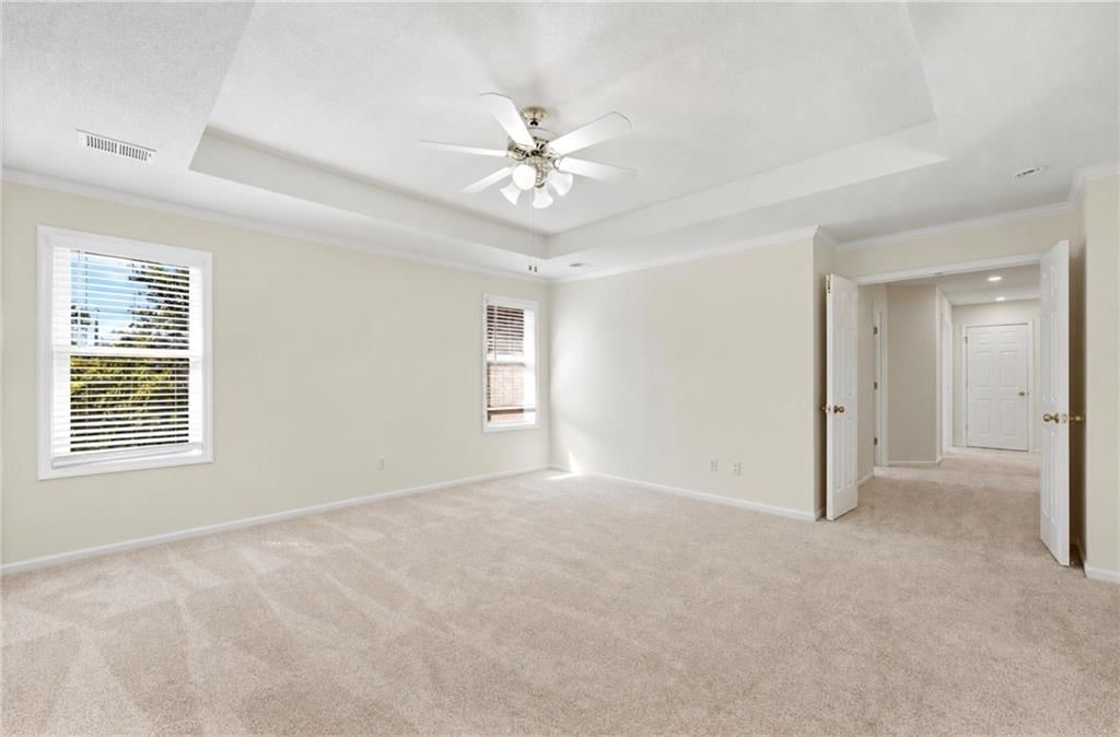 Photo 16 of 40 - 13721 Manor Road, Leawood, KS 66224