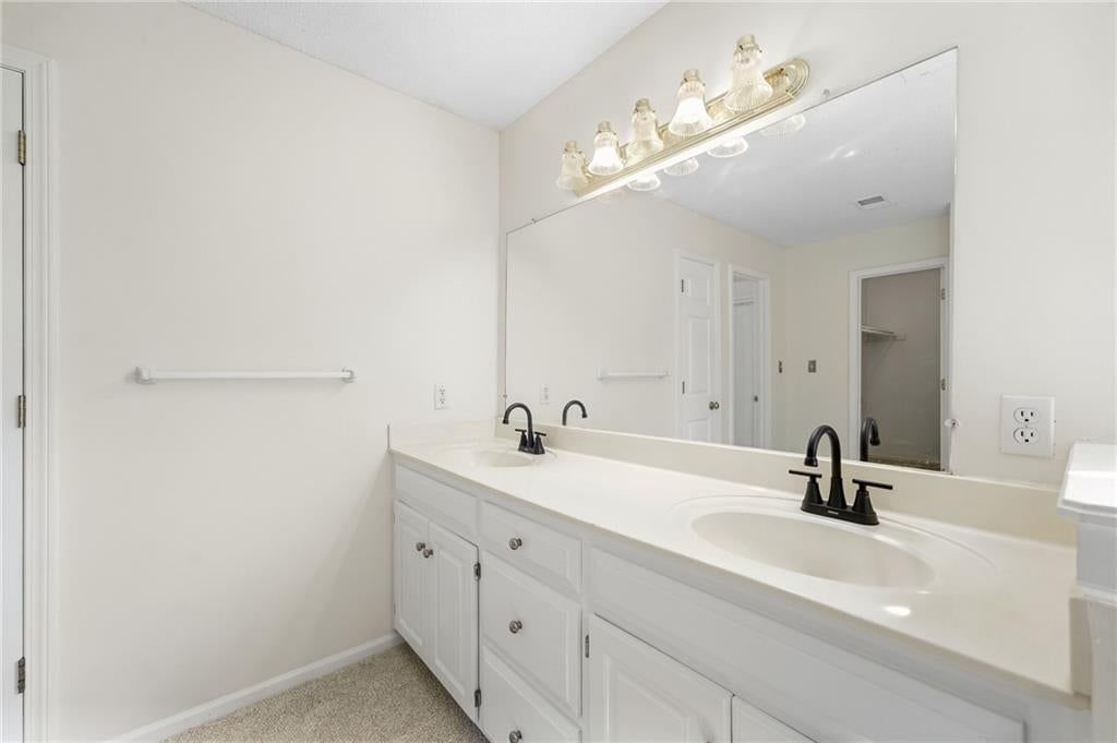 Photo 17 of 40, 13721 Manor Road, Leawood, KS 66224
