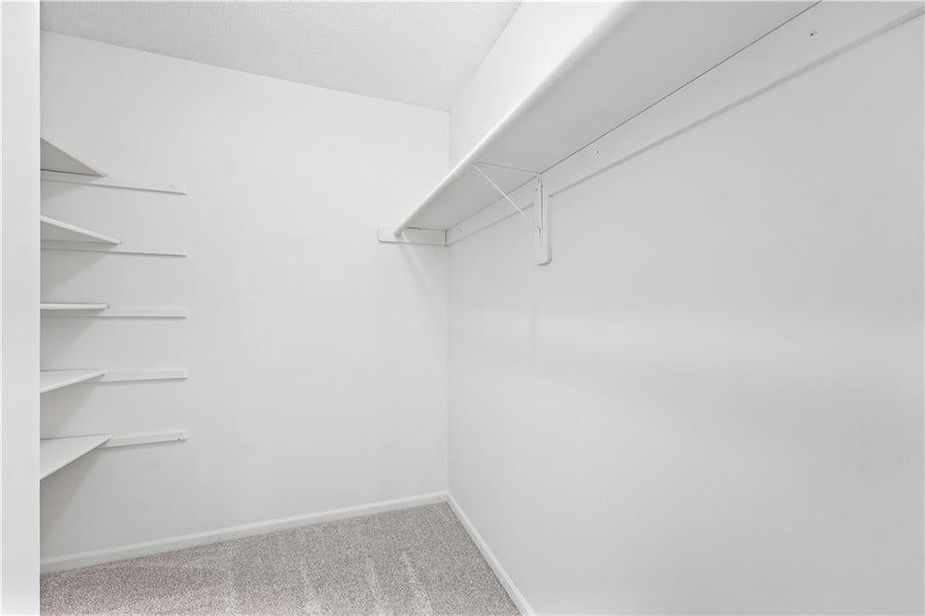 Photo 21 of 40 - 13721 Manor Road, Leawood, KS 66224