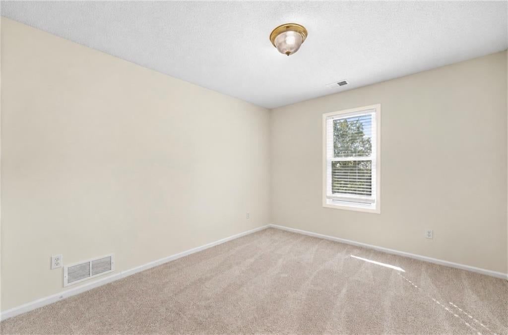 Photo 23 of 40 - 13721 Manor Road, Leawood, KS 66224