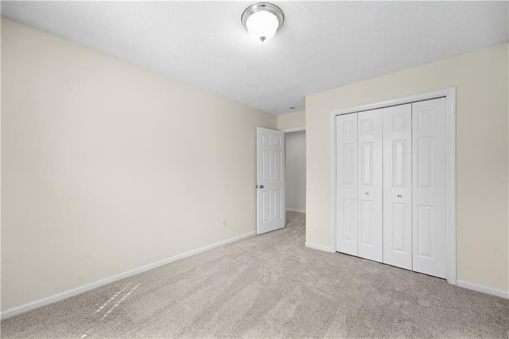 Photo 24 of 40 - 13721 Manor Road, Leawood, KS 66224