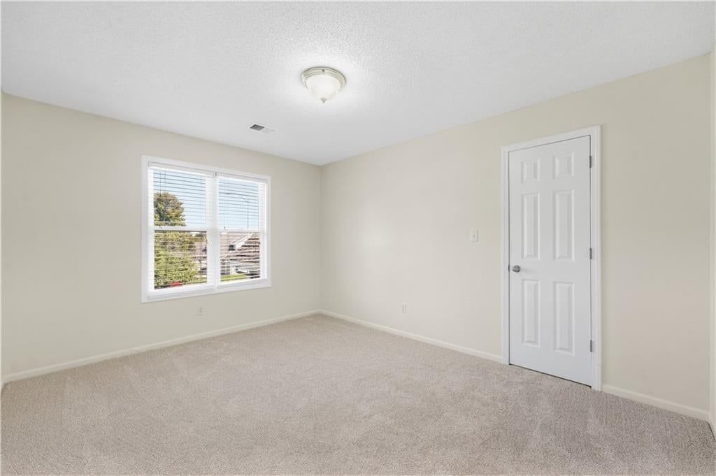 Photo 26 of 40 - 13721 Manor Road, Leawood, KS 66224
