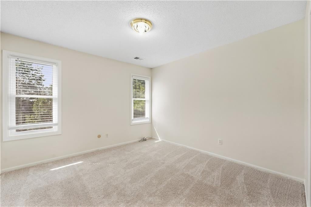Photo 27 of 40 - 13721 Manor Road, Leawood, KS 66224