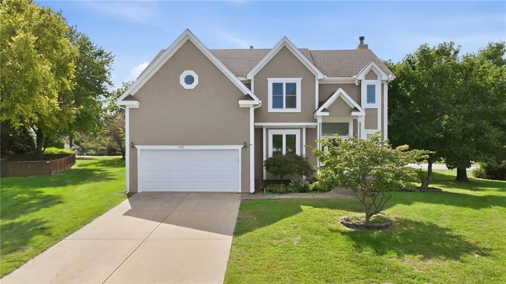 Photo 29 of 40 - 13721 Manor Road, Leawood, KS 66224