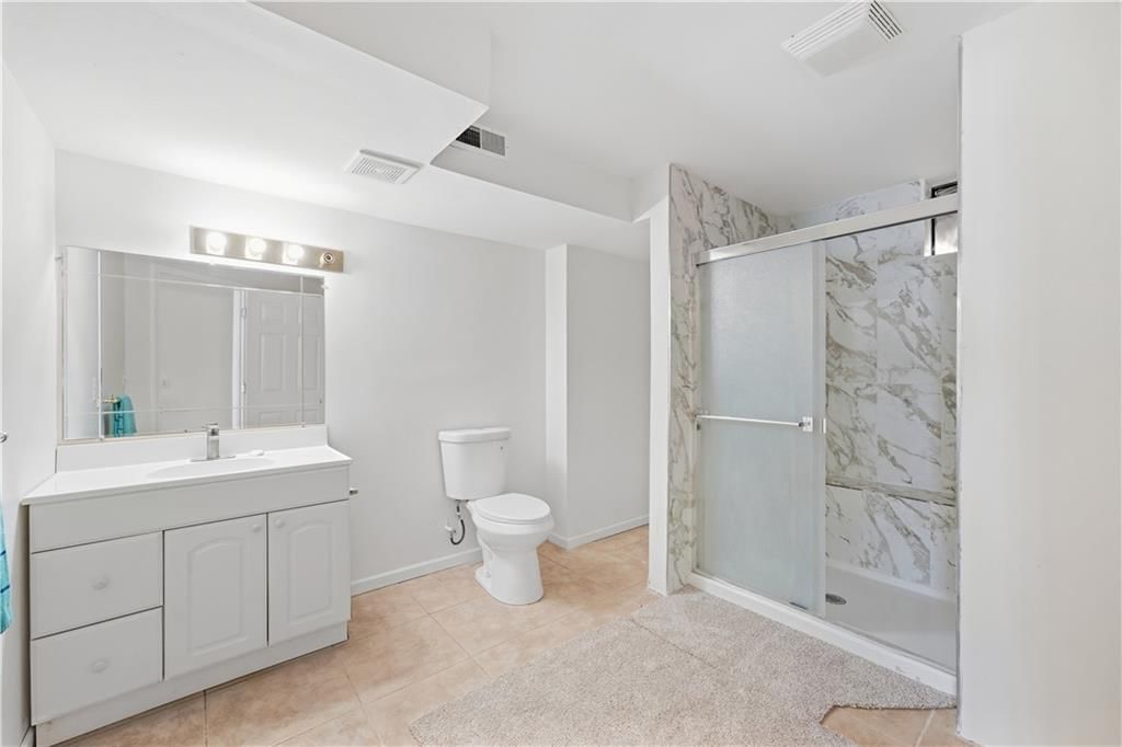 Photo 34 of 40 - 13721 Manor Road, Leawood, KS 66224