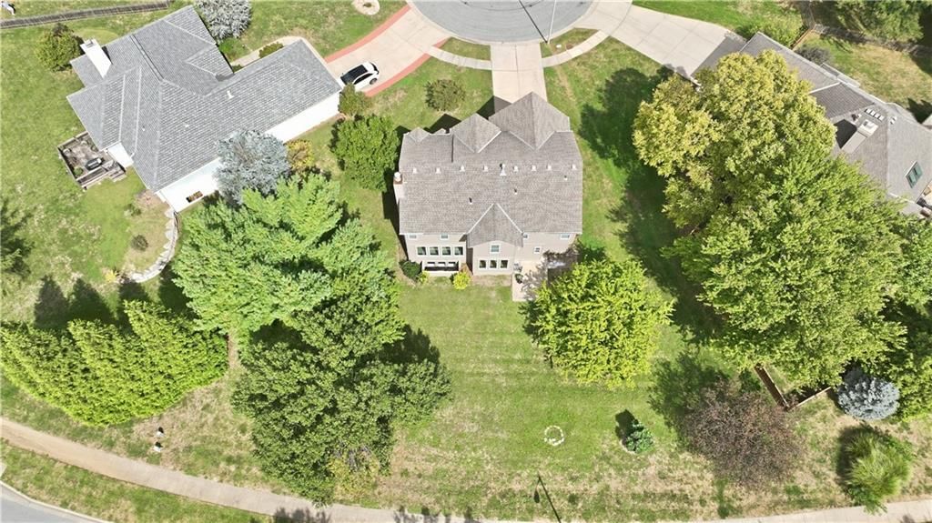 Photo 40 of 40 - 13721 Manor Road, Leawood, KS 66224
