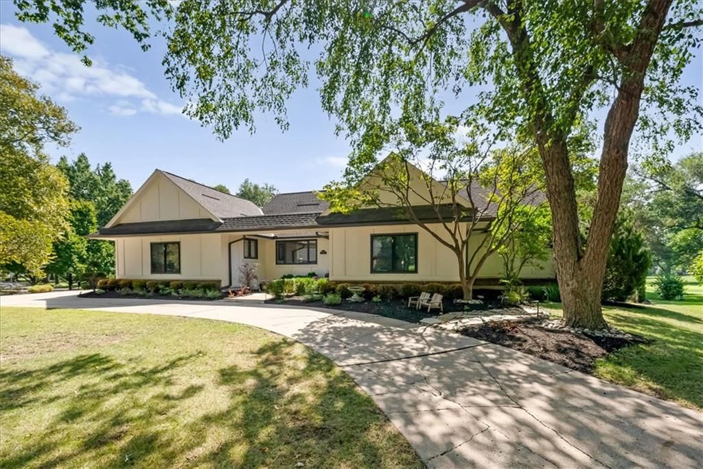 12809 Pembroke Circle, Leawood, KS: listing photo 3