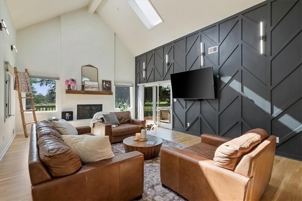 Photo 11 of 69 - 12809 Pembroke Circle, Leawood, KS 66209
