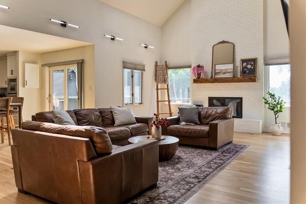 Photo 14 of 69 - 12809 Pembroke Circle, Leawood, KS 66209