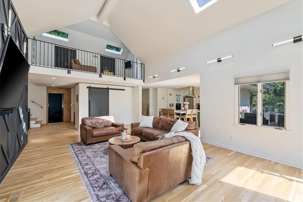 Photo 15 of 69 - 12809 Pembroke Circle, Leawood, KS 66209