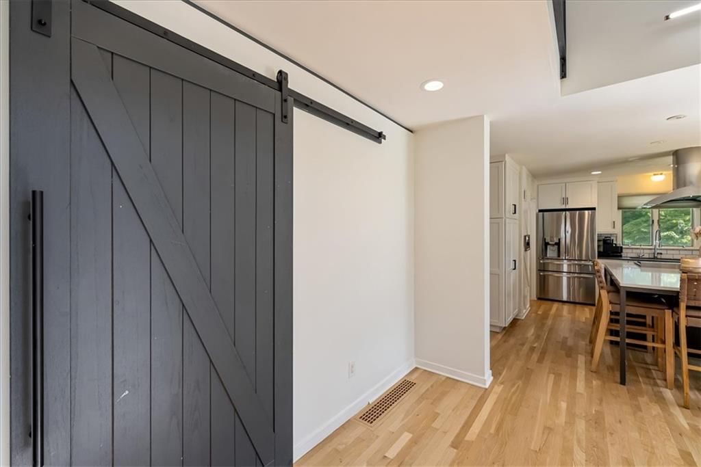 Photo 17 of 69 - 12809 Pembroke Circle, Leawood, KS 66209