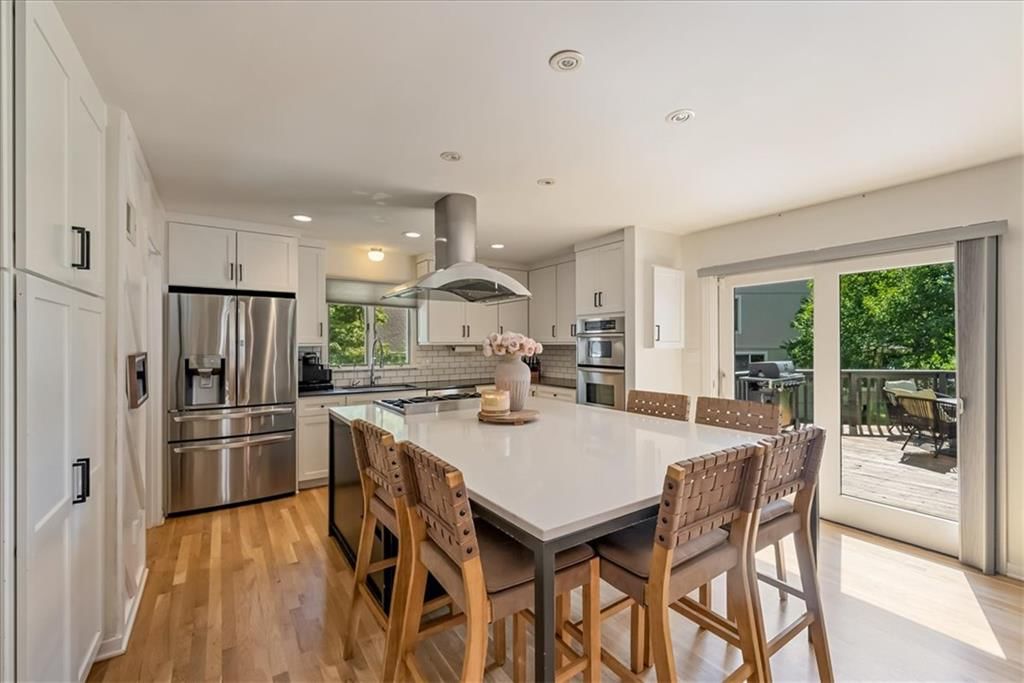 Photo 18 of 69 - 12809 Pembroke Circle, Leawood, KS 66209