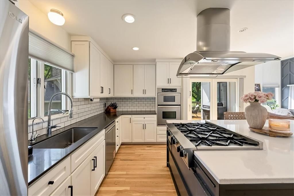 Photo 22 of 69 - 12809 Pembroke Circle, Leawood, KS 66209