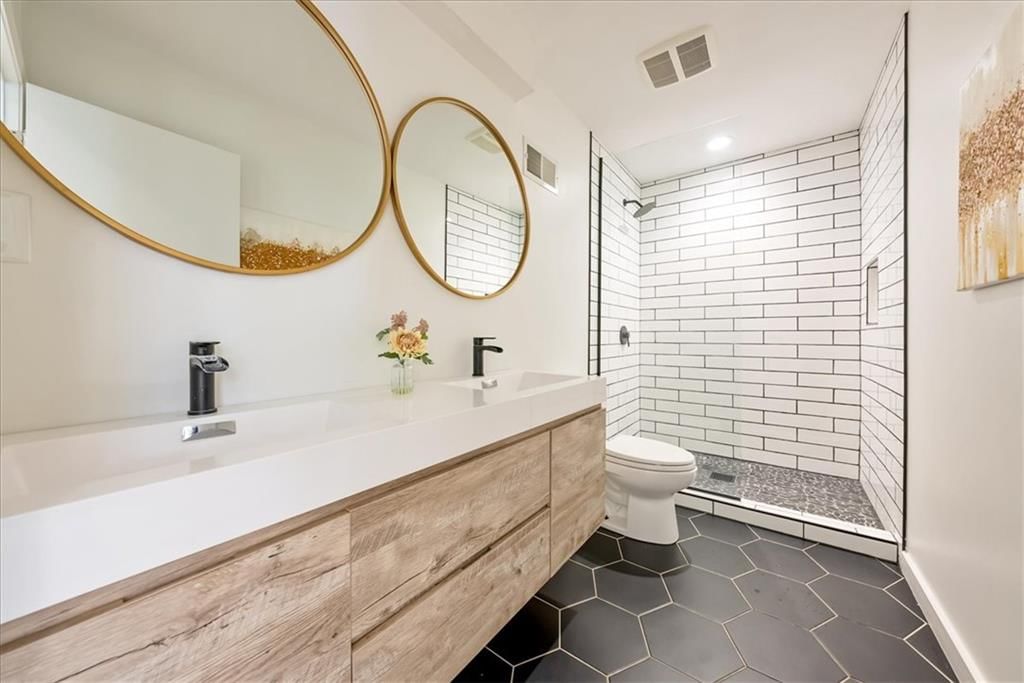 Photo 24 of 69 - 12809 Pembroke Circle, Leawood, KS 66209