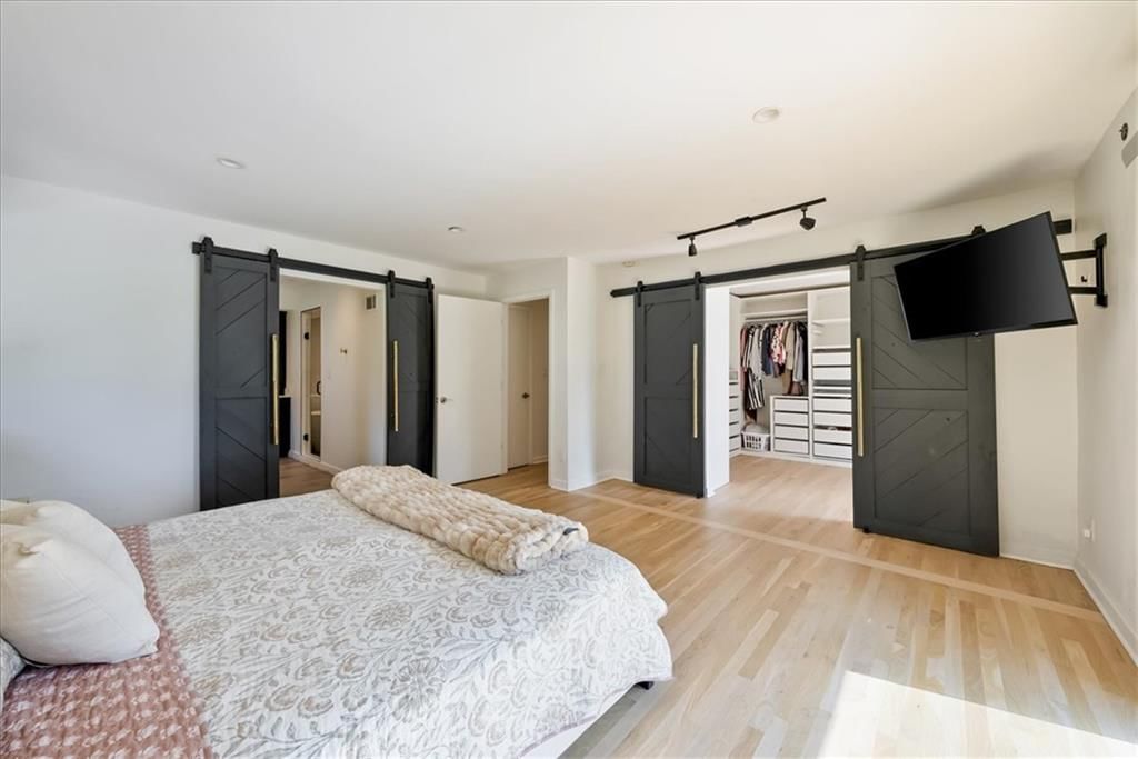 Photo 27 of 69 - 12809 Pembroke Circle, Leawood, KS 66209