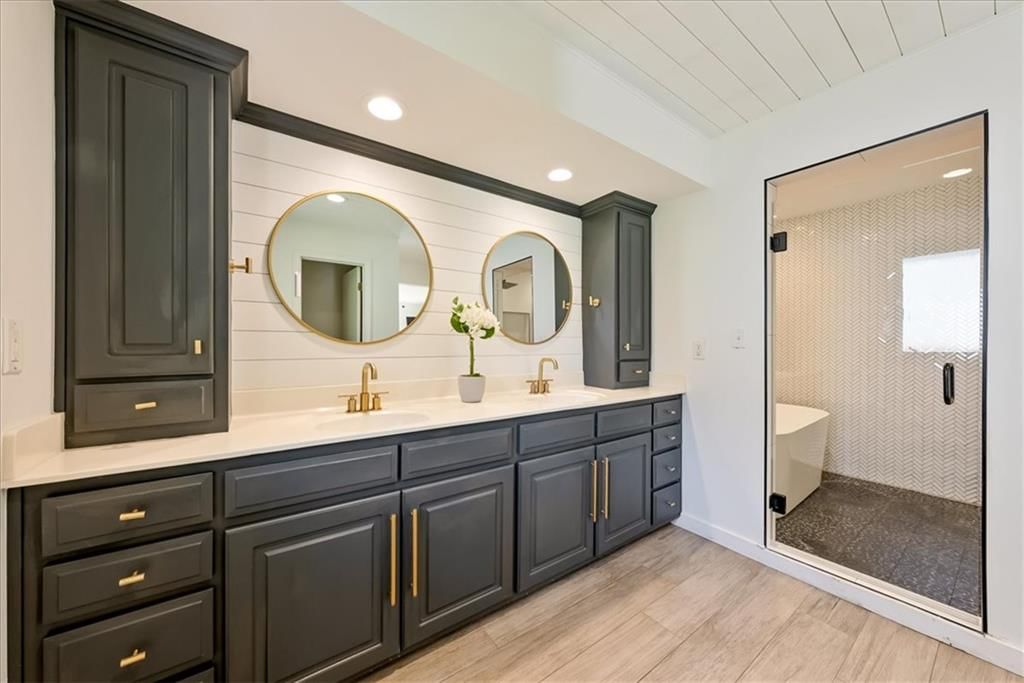 Photo 29 of 69 - 12809 Pembroke Circle, Leawood, KS 66209