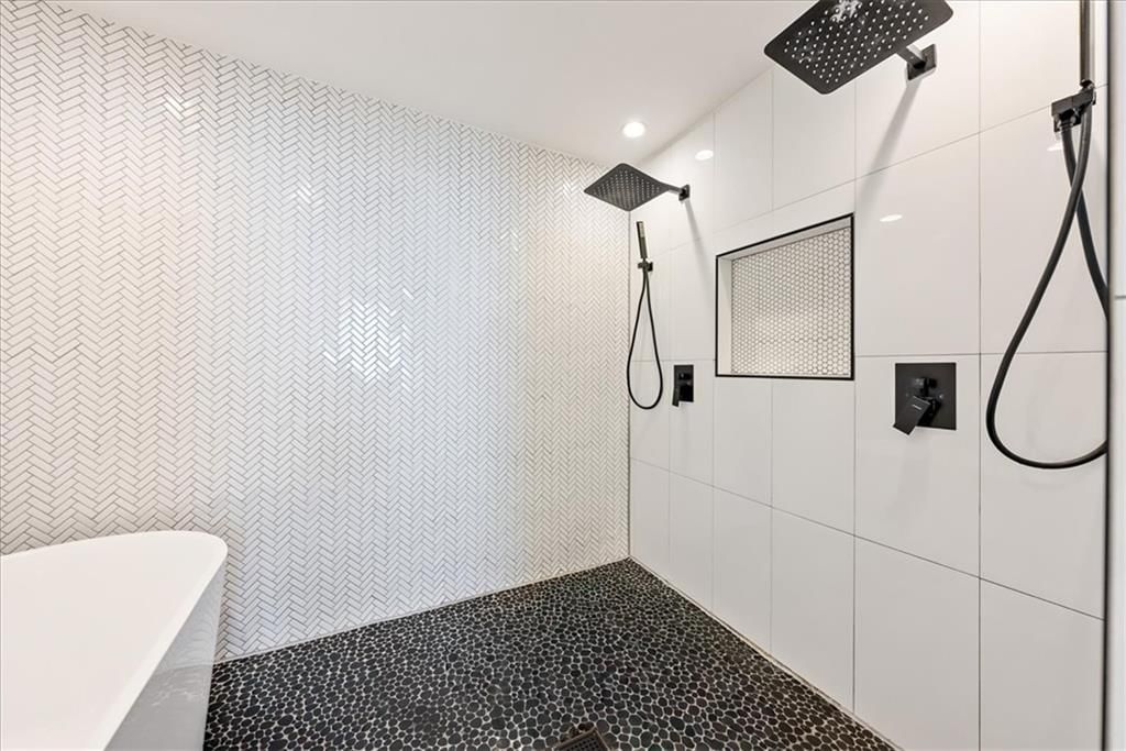 Photo 30 of 69 - 12809 Pembroke Circle, Leawood, KS 66209