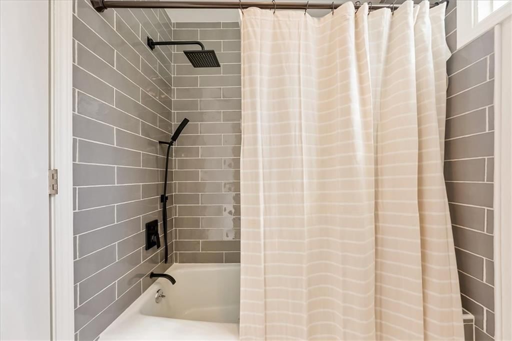 Photo 36 of 69 - 12809 Pembroke Circle, Leawood, KS 66209