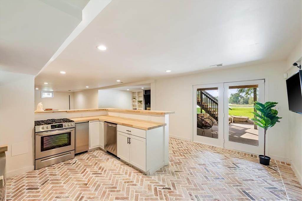 Photo 42 of 69 - 12809 Pembroke Circle, Leawood, KS 66209