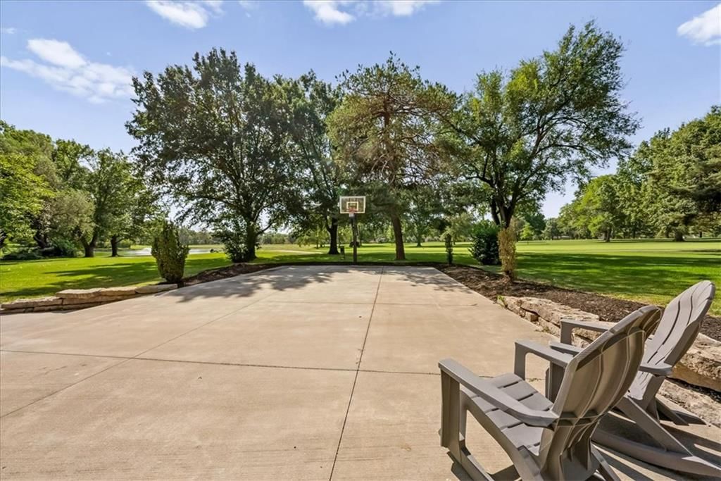 Photo 58 of 69 - 12809 Pembroke Circle, Leawood, KS 66209