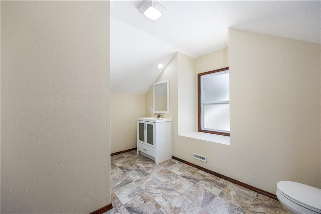 1213 W 3rd Street — photo 22