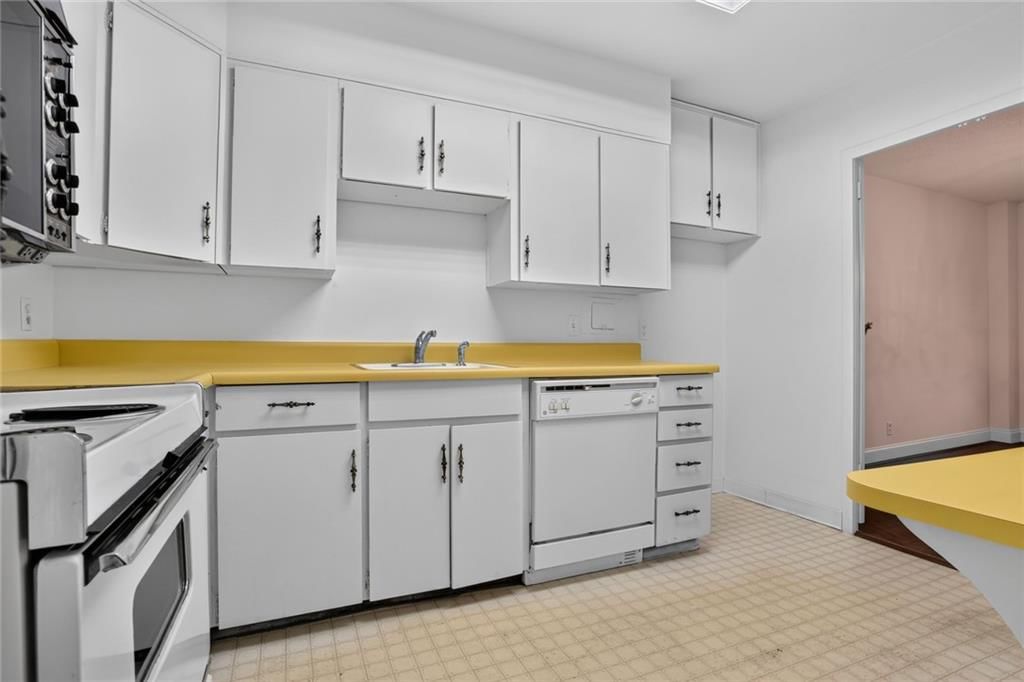 4545 Wornall Road — photo 7
