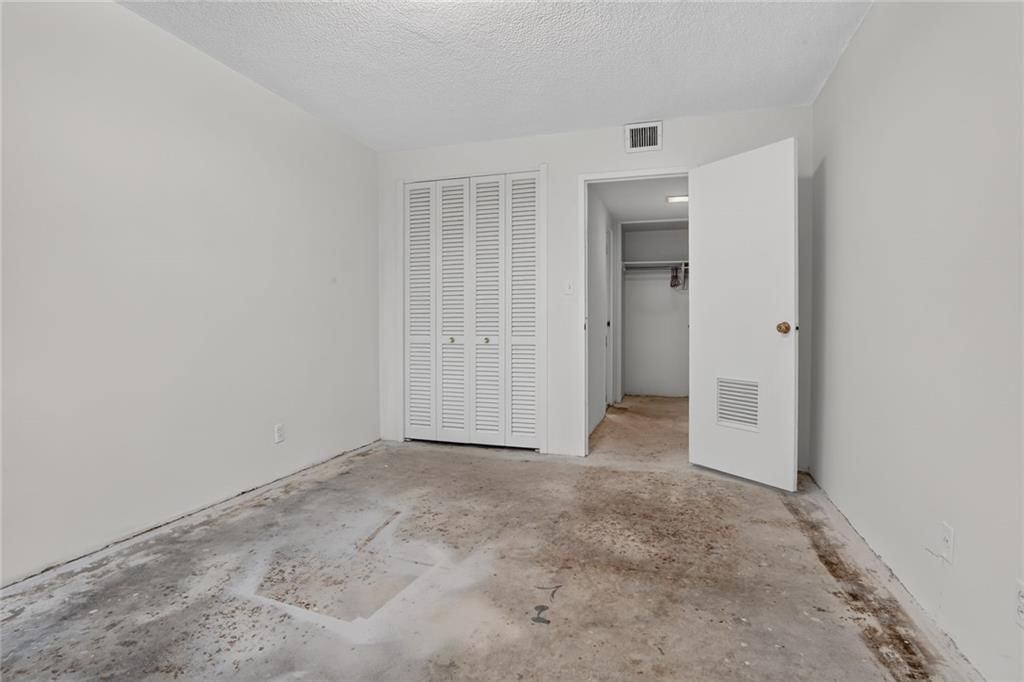 4545 Wornall Road — photo 10
